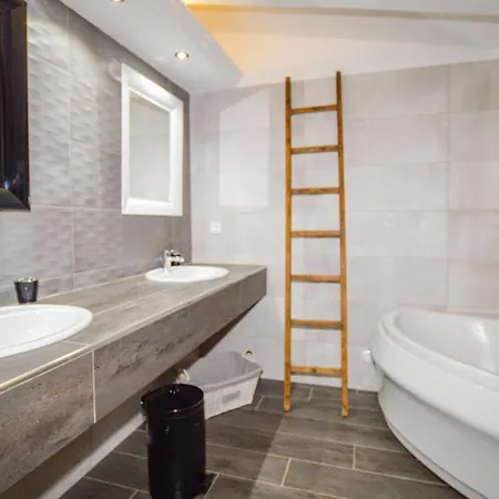 Holiday home Amazing In W/ Outdoor Swimming Pool, Wifi And 3 Bedrooms